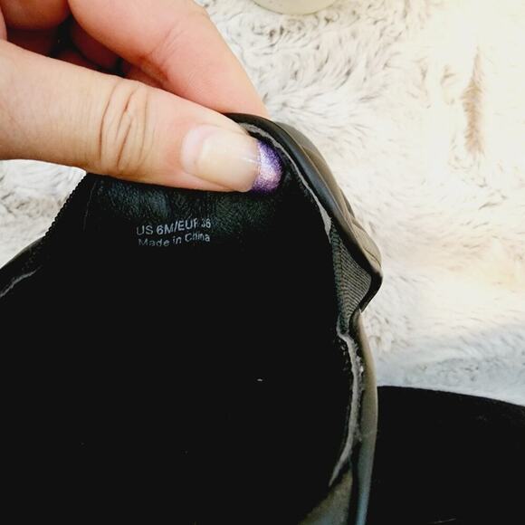 VINCE SLIP ON BLACK LEATHER LOAFER SIZE 6 - Picture 7 of 9